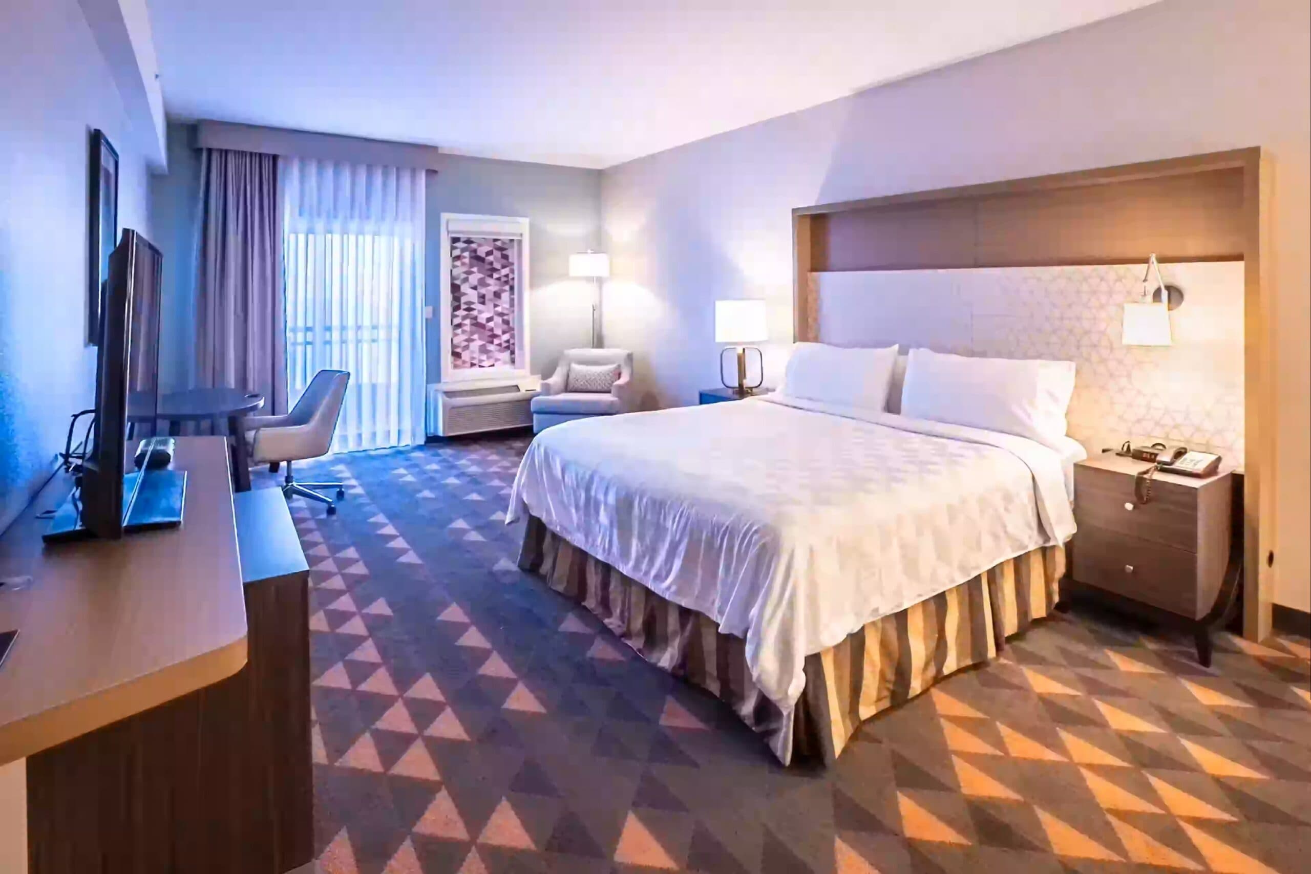 Holiday Inn & Suites