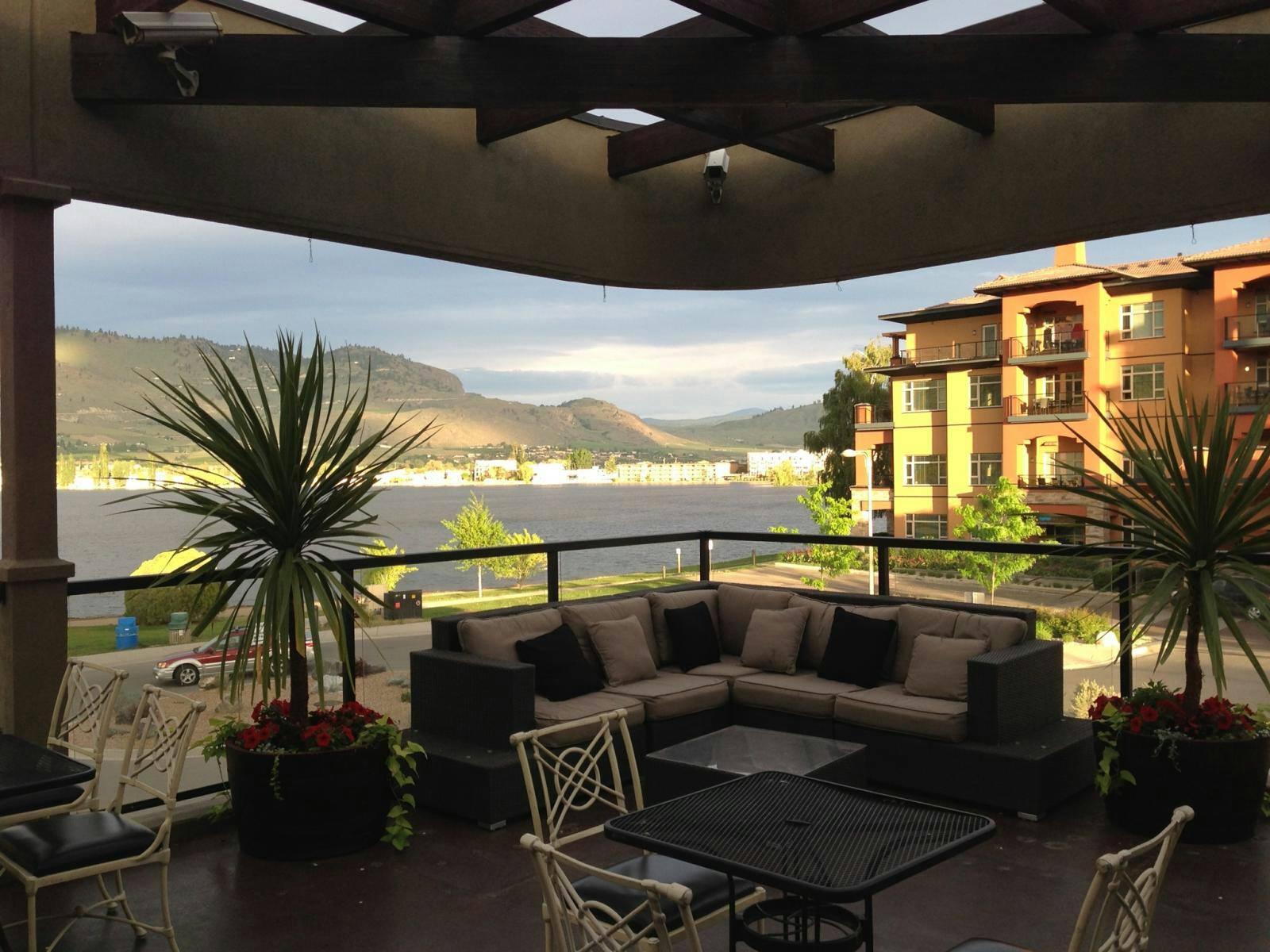 the-owl-pub-destination-osoyoos